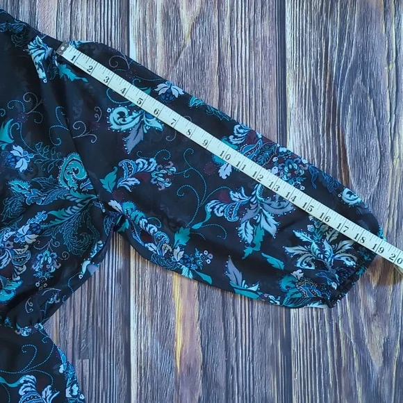 Eva Mendes New York & Company Black and Blue Floral Wrap Blouse Medium - Picture 9 of 10
